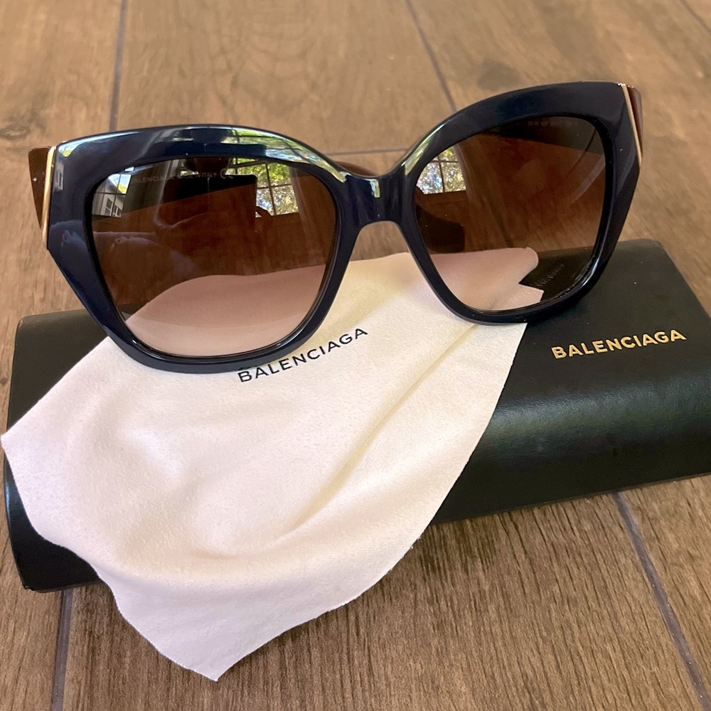 NWOT Balenciaga sunglasses